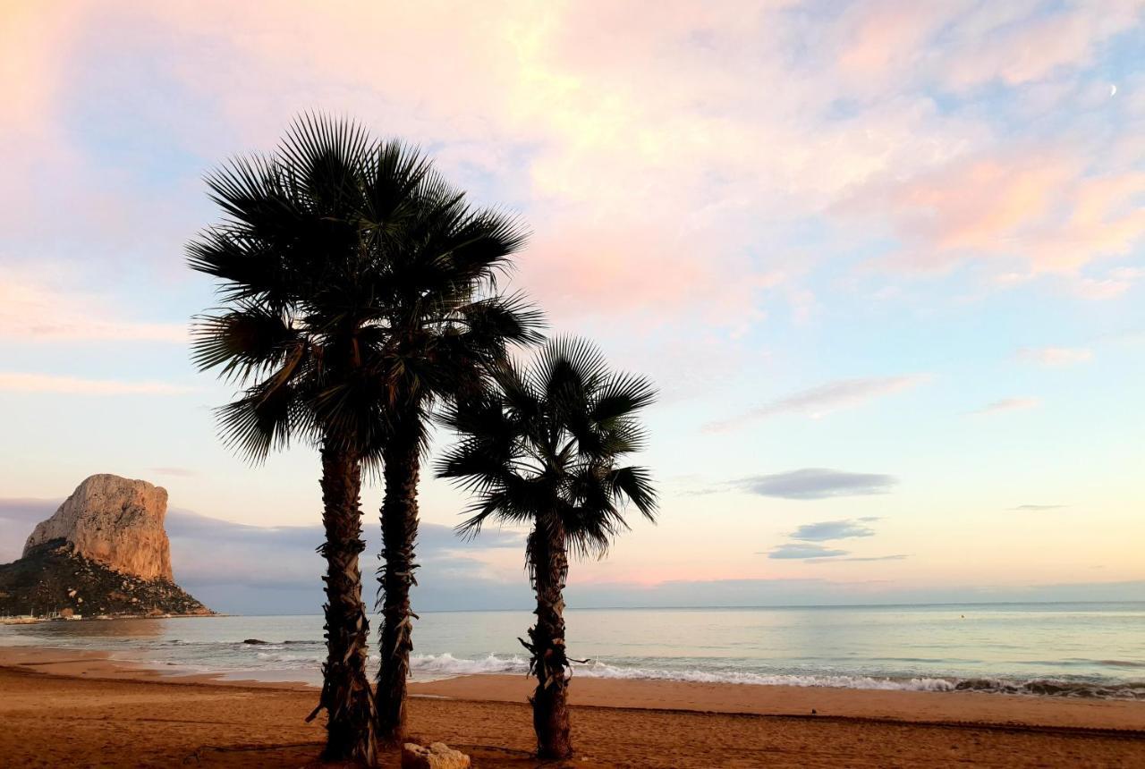 By The Beach Calp Dış mekan fotoğraf