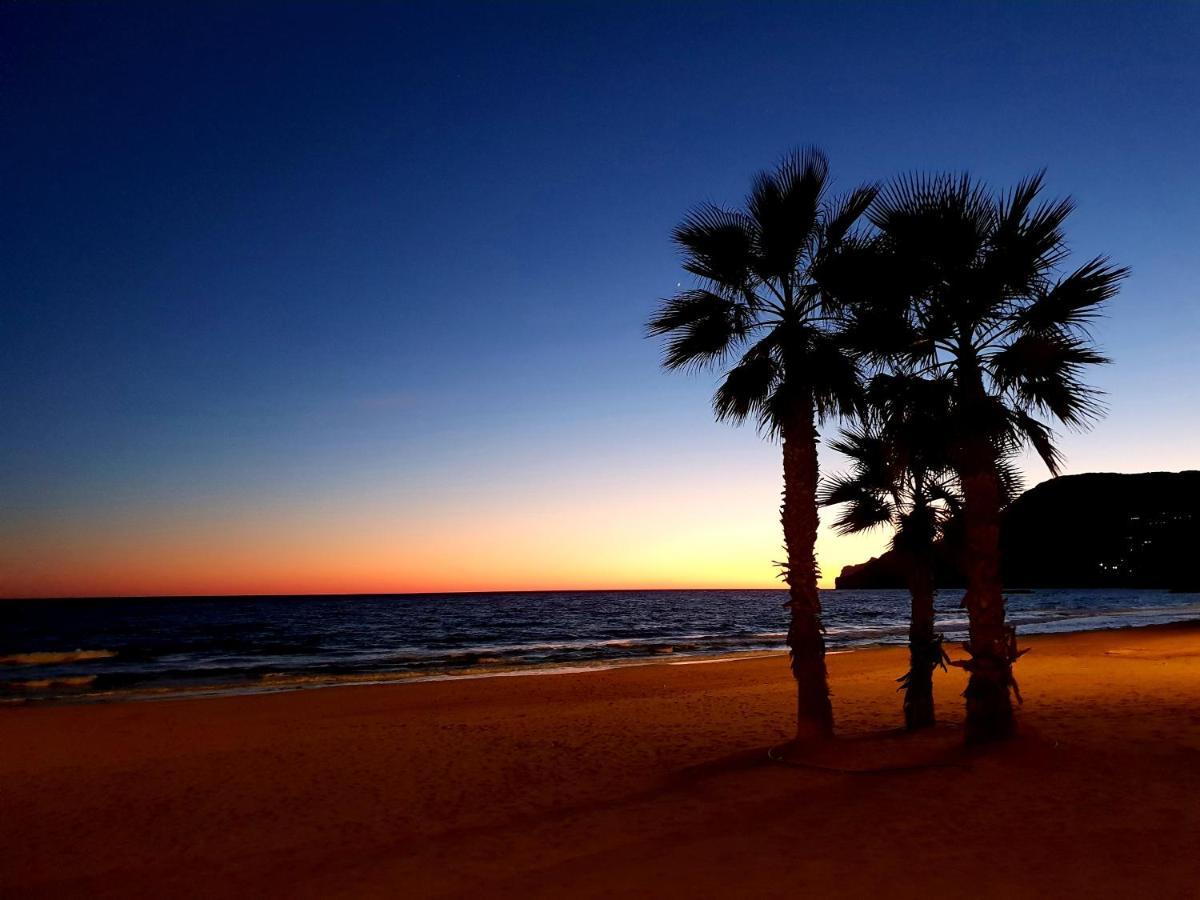 By The Beach Calp Dış mekan fotoğraf